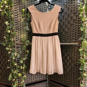 Lovely COPE Dress size 8 fully lined.